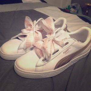 Size 7.5 puma sneakers